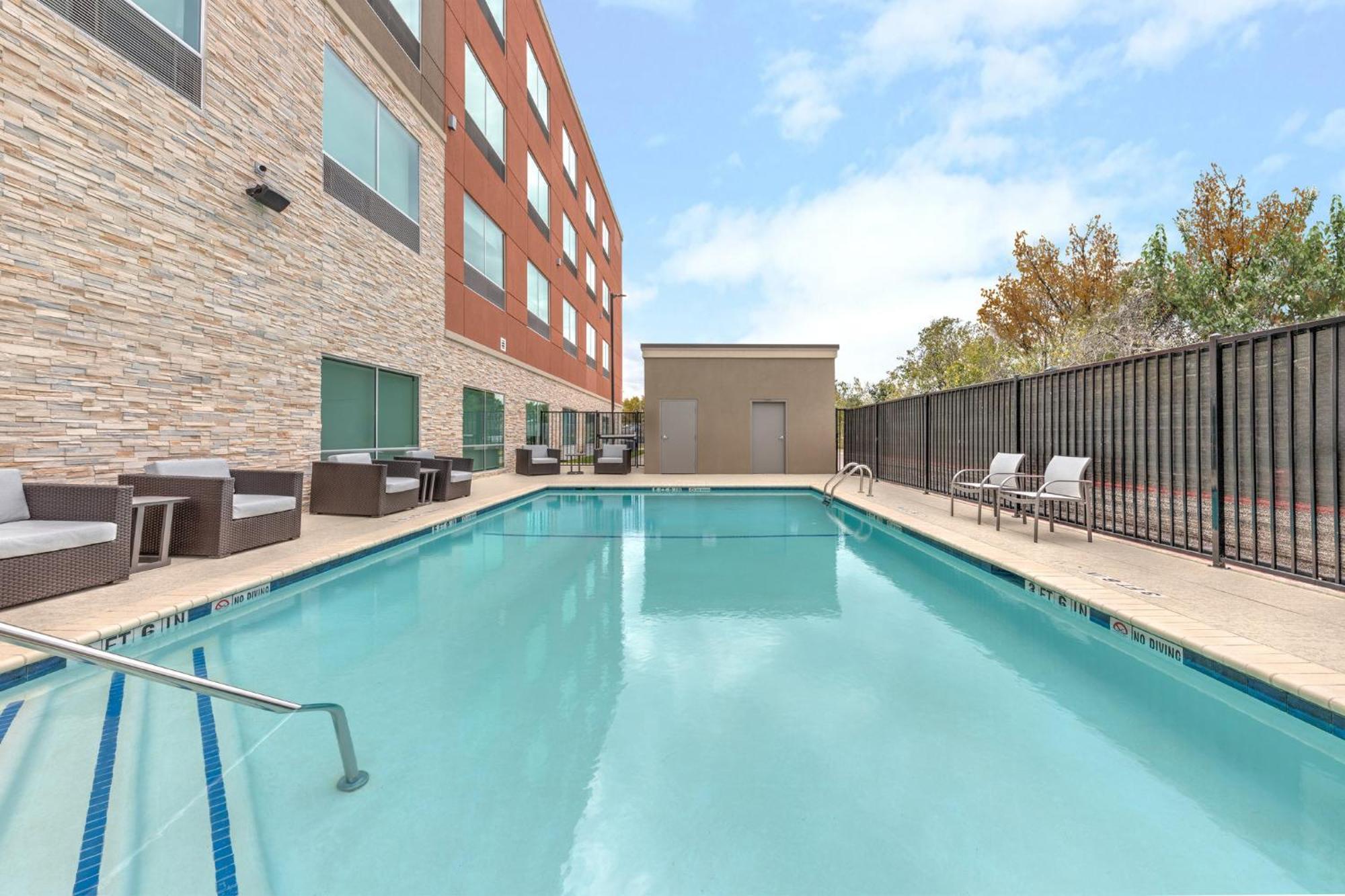 Holiday Inn Express & Suites Austin Airport East By Ihg Dış mekan fotoğraf