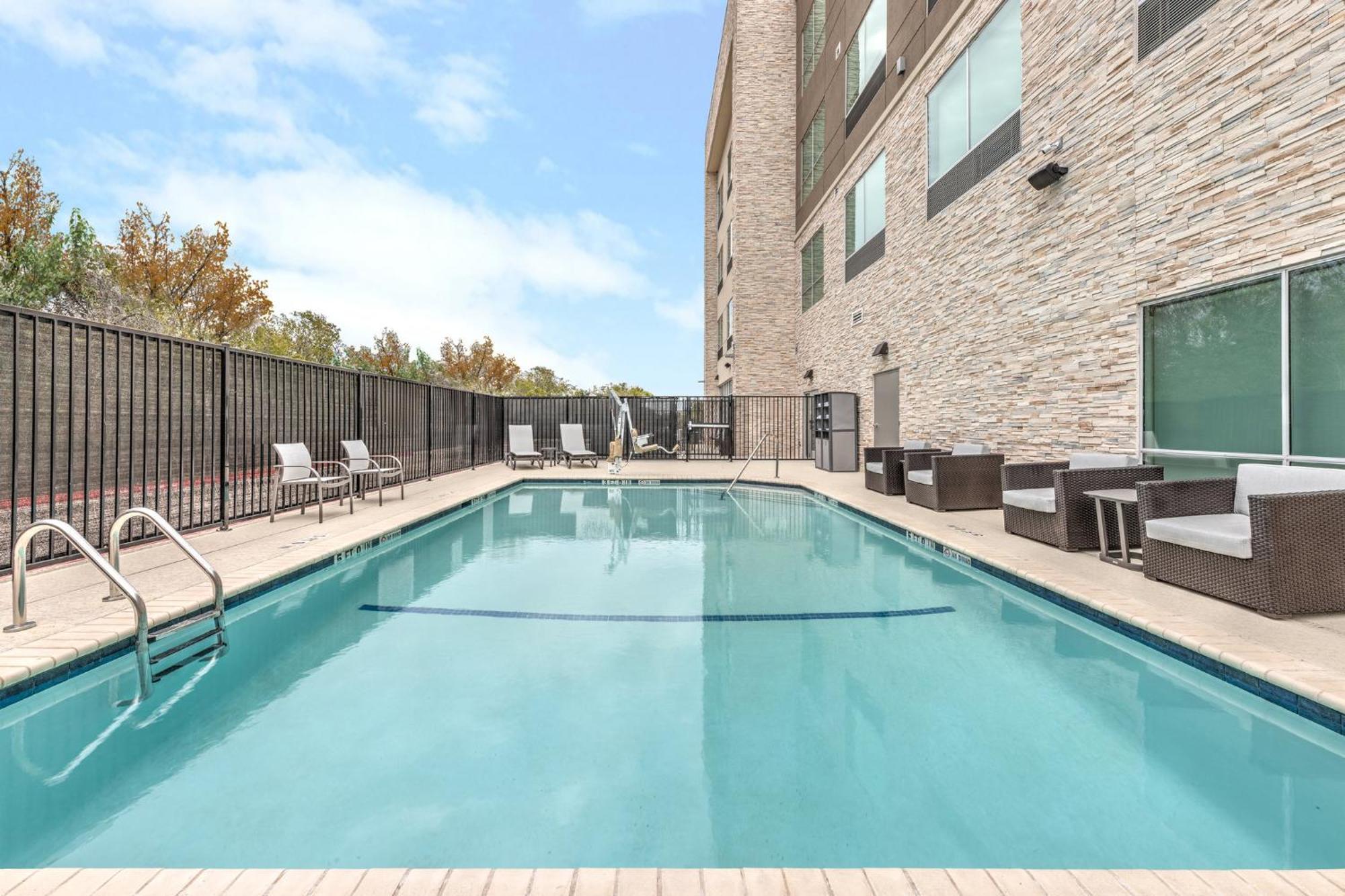Holiday Inn Express & Suites Austin Airport East By Ihg Dış mekan fotoğraf